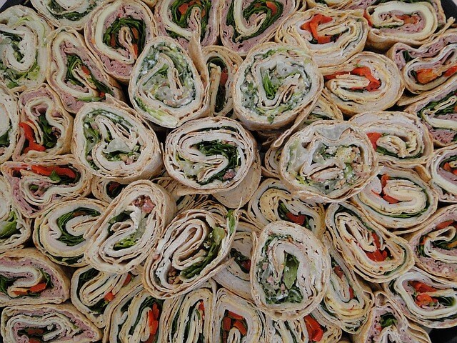 Tortilla z serem i szynką na zimno