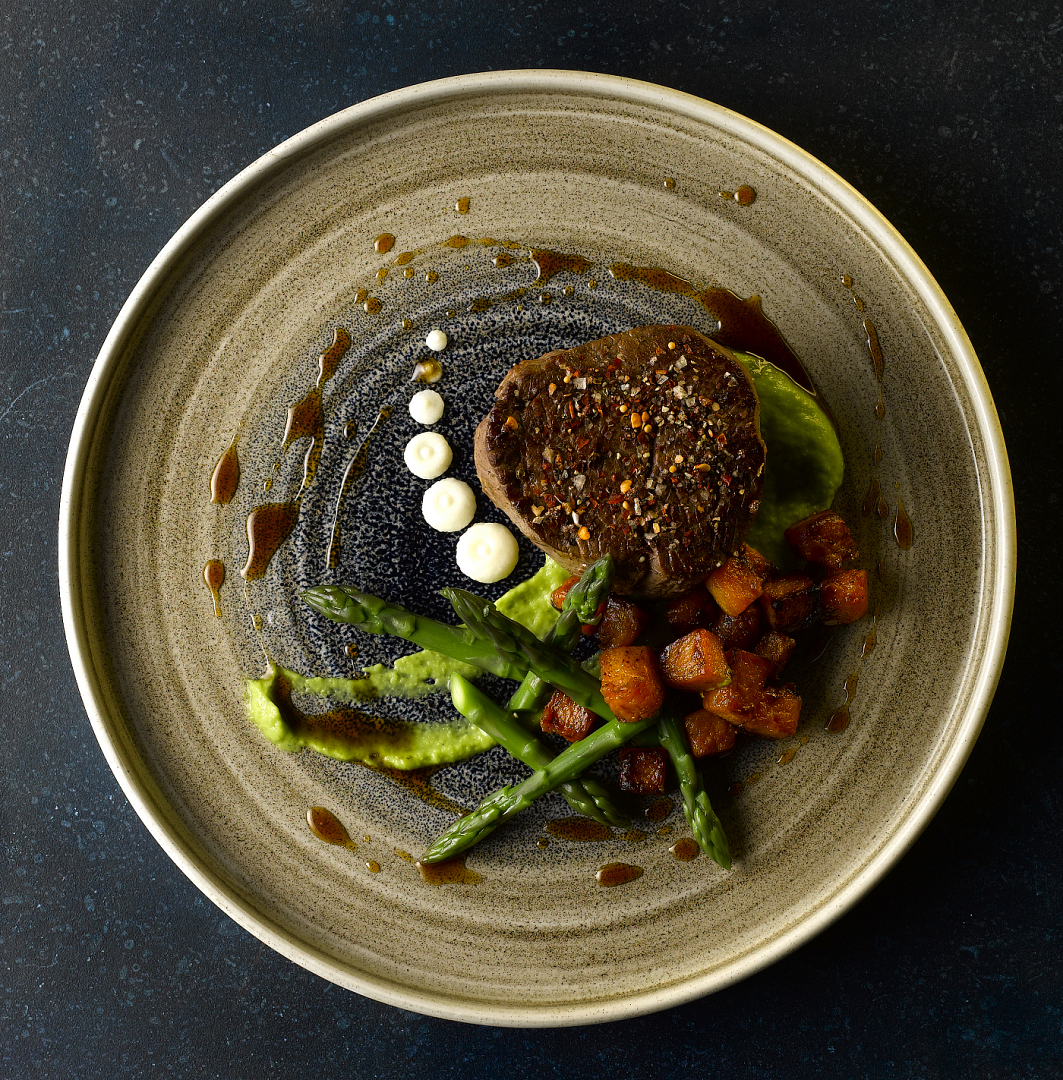 stonecastaqueousbayouwalledplate-filletofbeefandveg-overheadext1.png